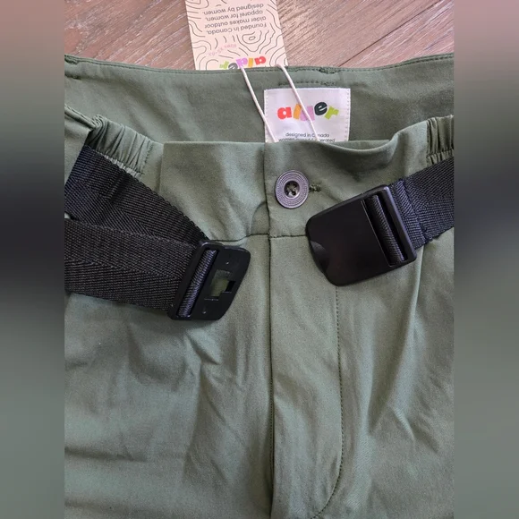 New with Tags Designed in Canada High-Rise Cargo Hiking Shorts by Alder Apparel - Picture 13 of 16